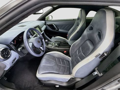 Used 2020 Nissan GT-R Premium AWD/4WD image 18