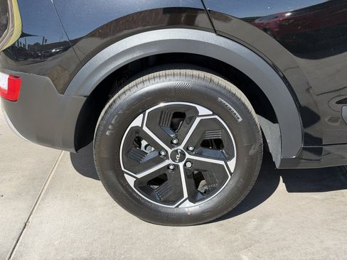 Used 2025 Kia Niro LX FWD image 15