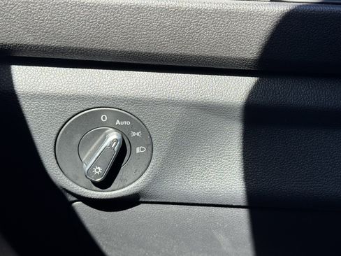 Used 2023 Volkswagen Jetta Sport image 33