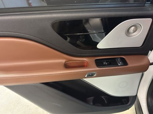 Used 2021 Lincoln Aviator Reserve w/ Equipment Group 202A AWD/4WD image 29
