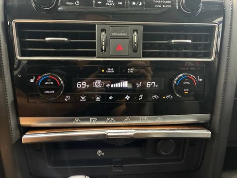 Used 2024 Nissan Armada SL w/ Captain's Chairs Package AWD/4WD image 28
