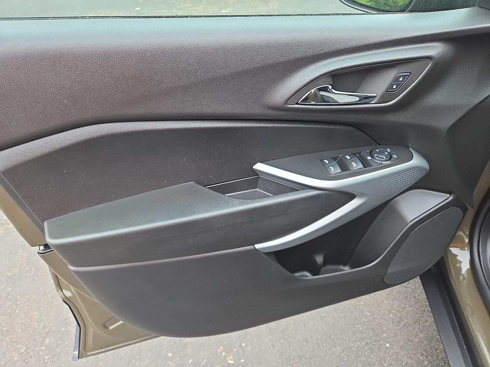 Used 2024 Chevrolet Trax LS FWD image 14