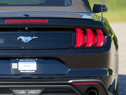 Used 2018 Ford Mustang Premium RWD image 14