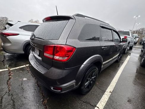 Used 2019 Dodge Journey SE w/ Blacktop Package image 3