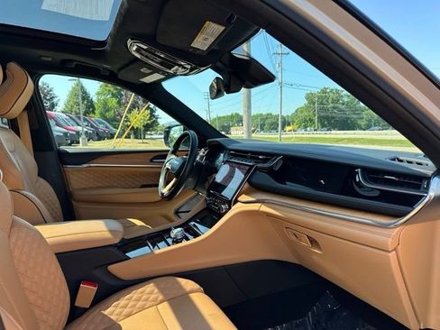 Used 2024 Jeep Grand Cherokee Summit AWD/4WD image 26