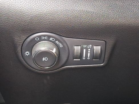 Used 2022 Jeep Compass Limited image 31