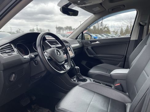 Used 2018 Volkswagen Tiguan SE w/ Panoramic Sunroof Package AWD/4WD image 10