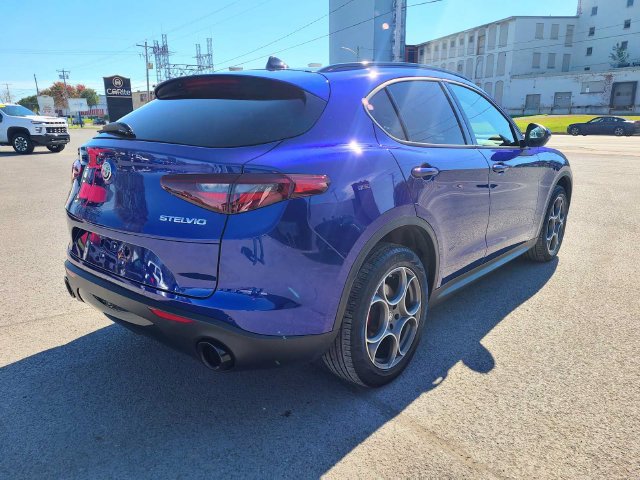 Used 2023 Alfa Romeo Stelvio Sprint AWD/4WD image 7
