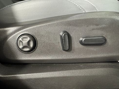 Used 2020 Buick Envision Essence FWD image 36
