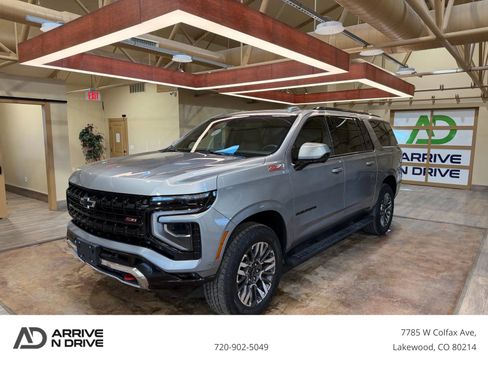 Used 2025 Chevrolet Suburban Z71 image 1