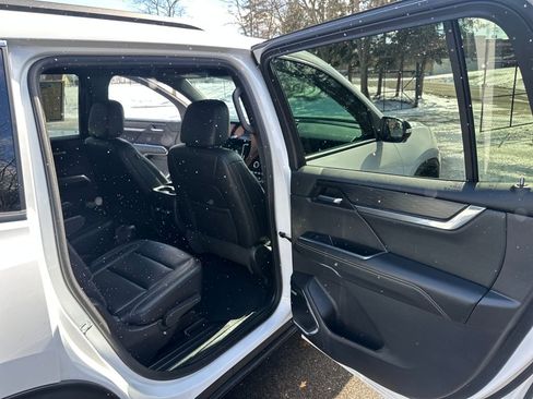 Used 2024 GMC Acadia Elevation FWD image 34