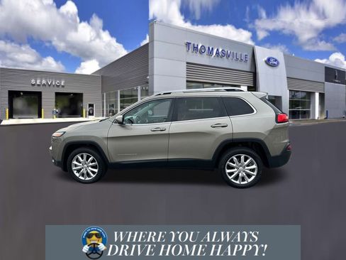 Used 2017 Jeep Cherokee Limited image 5