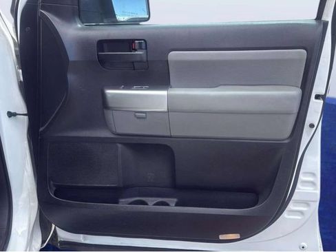 Used 2019 Toyota Sequoia SR5 AWD/4WD image 20