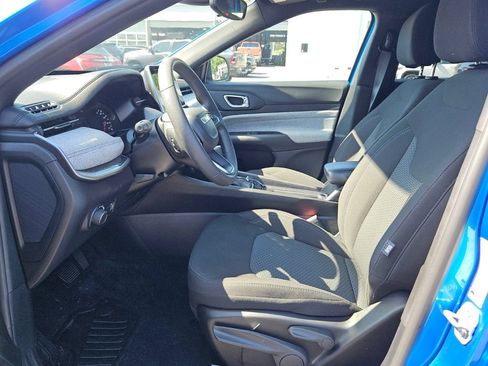 Used 2025 Jeep Compass Sport AWD/4WD image 10