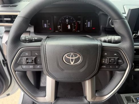 Used 2026 Toyota 4Runner SR5 AWD/4WD image 11
