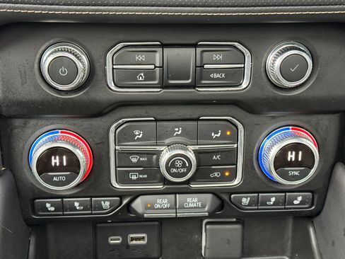 Used 2021 GMC Yukon SLT image 20