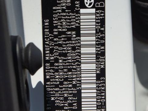 Used 2018 Toyota Corolla SE FWD image 25