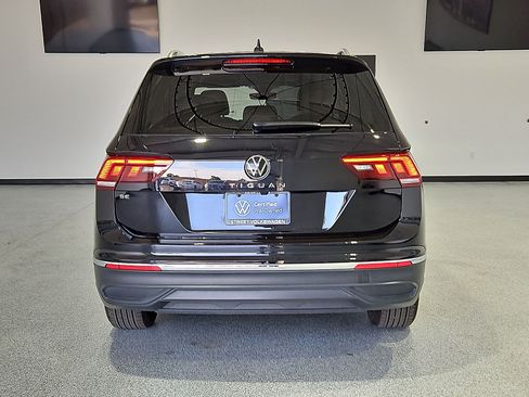 Certified 2023 Volkswagen Tiguan SE FWD image 7