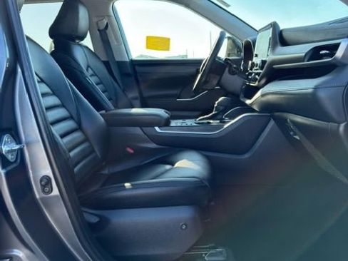 Used 2023 Toyota Highlander L FWD image 14