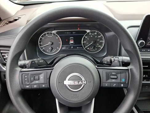 Used 2023 Nissan Rogue SV AWD/4WD image 17