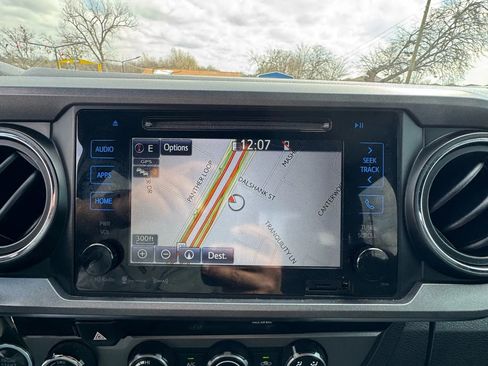 Used 2018 Toyota Tacoma TRD Off-Road image 21