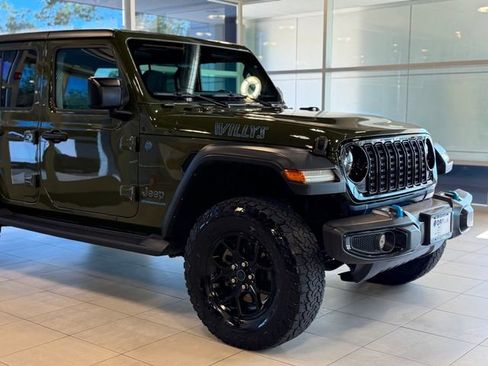 Used 2024 Jeep Wrangler Unlimited AWD/4WD image 5