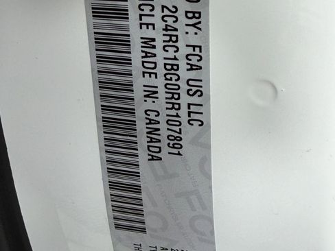 Used 2024 Chrysler Pacifica Touring-L w/ Uconnect Theater Family Group image 25