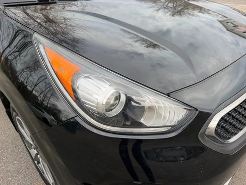 Used 2019 Kia Niro EX image 4