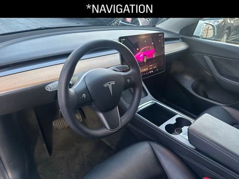 Used 2022 Tesla Model Y Long Range image 3
