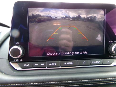 Used 2023 Nissan Rogue S FWD image 17