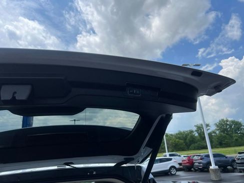 Used 2021 Ford Explorer XLT w/ Equipment Group 202A AWD/4WD image 14
