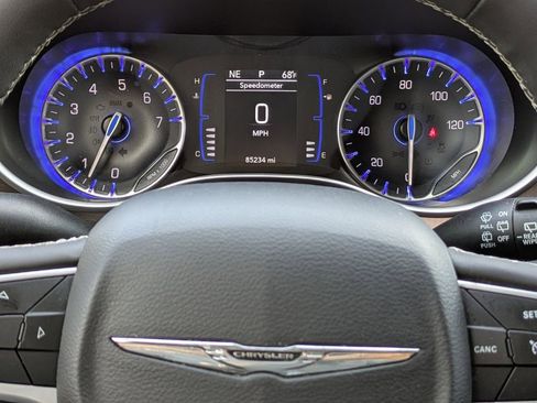 Used 2023 Chrysler Voyager LX image 28