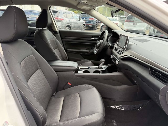 Used 2024 Nissan Altima 2.5 SV FWD image 10
