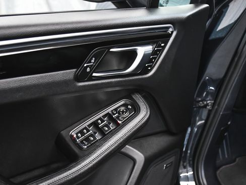 Used 2024 Porsche Macan image 10