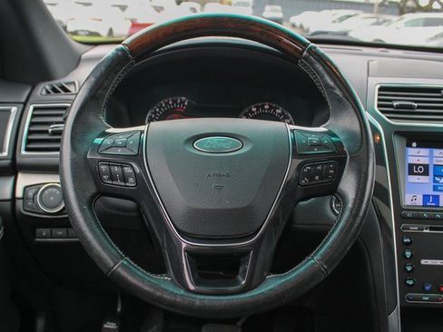 Used 2017 Ford Explorer Platinum image 30