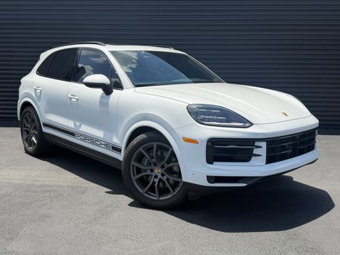 Certified 2024 Porsche Cayenne AWD/4WD image 7