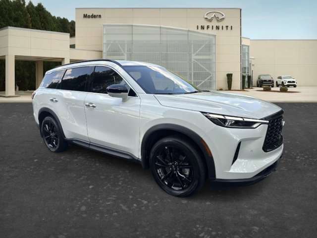 Certified 2025 INFINITI QX60 Luxe w/ Black Edition FWD image 3