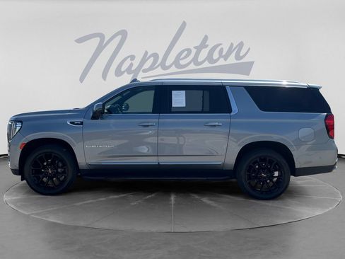 Used 2023 GMC Yukon XL Denali w/ Advanced Technology Package AWD/4WD image 4