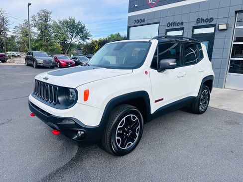 Used 2016 Jeep Renegade Trailhawk AWD/4WD image 3