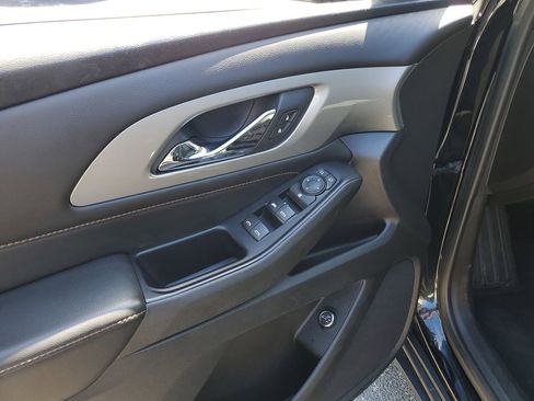 Used 2018 Chevrolet Traverse LT image 20
