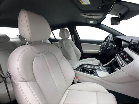 Used 2025 Genesis G70 2.5T AWD/4WD image 30