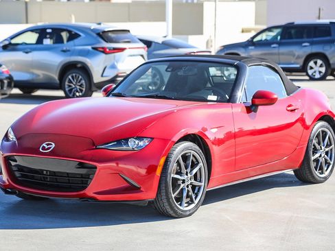 Used 2017 MAZDA MX-5 Miata Grand Touring RWD image 3