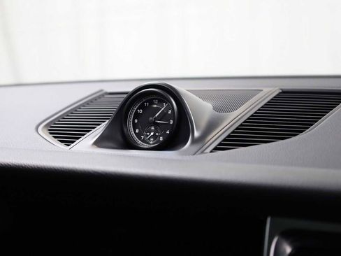 Certified 2023 Porsche Macan Turbo image 23