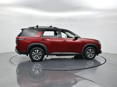 Used 2022 Nissan Pathfinder SL AWD/4WD image 2