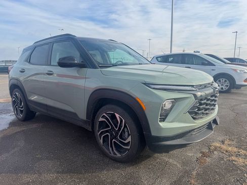 Used 2024 Chevrolet TrailBlazer RS w/ Convenience Package image 3