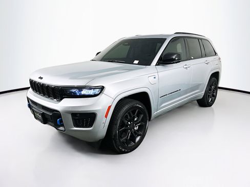 Used 2023 Jeep Grand Cherokee 30th Anniversary image 3