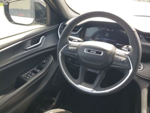 Used 2023 Jeep Grand Cherokee Altitude AWD/4WD image 7