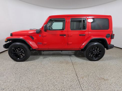 Used 2025 Jeep Wrangler Sahara w/ Safety Group image 4