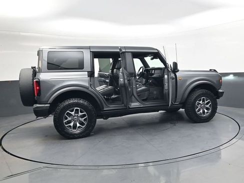 Used 2025 Ford Bronco Badlands image 41