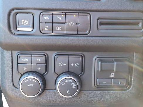 Used 2023 Chevrolet Tahoe LT w/ LT Signature Package AWD/4WD image 19